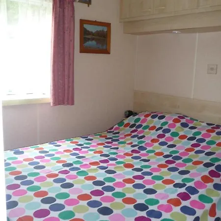 펜션 Altogold Swiss Holidays At Manor Farm 5*