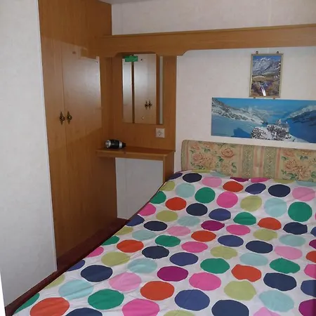 펜션 Altogold Swiss Holidays At Manor Farm 5*